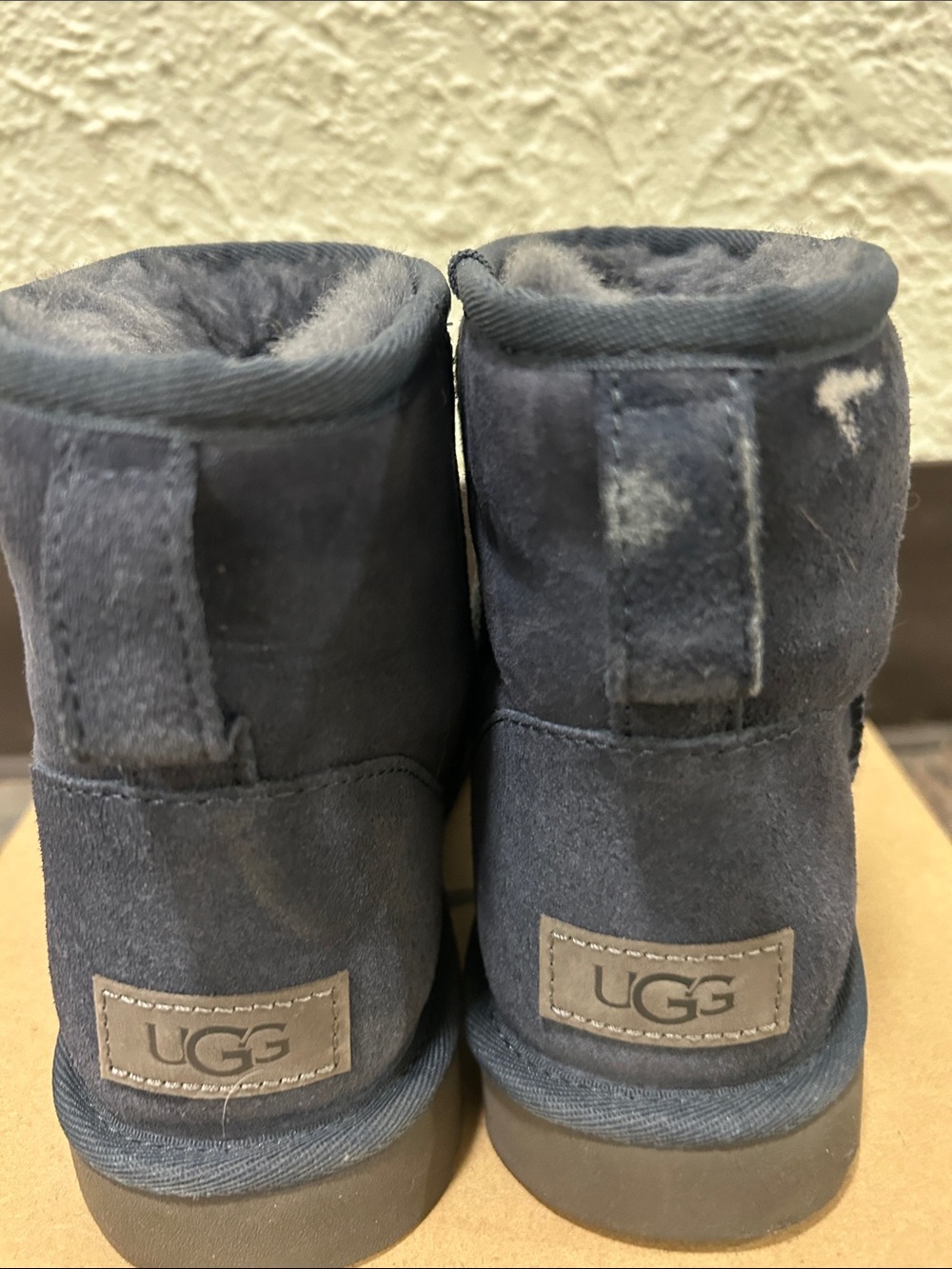 Women’s MINI II UGG Navy Short Suede Boot with Plush Shearling Size 7 EXCELLENT - Picture 4 of 16